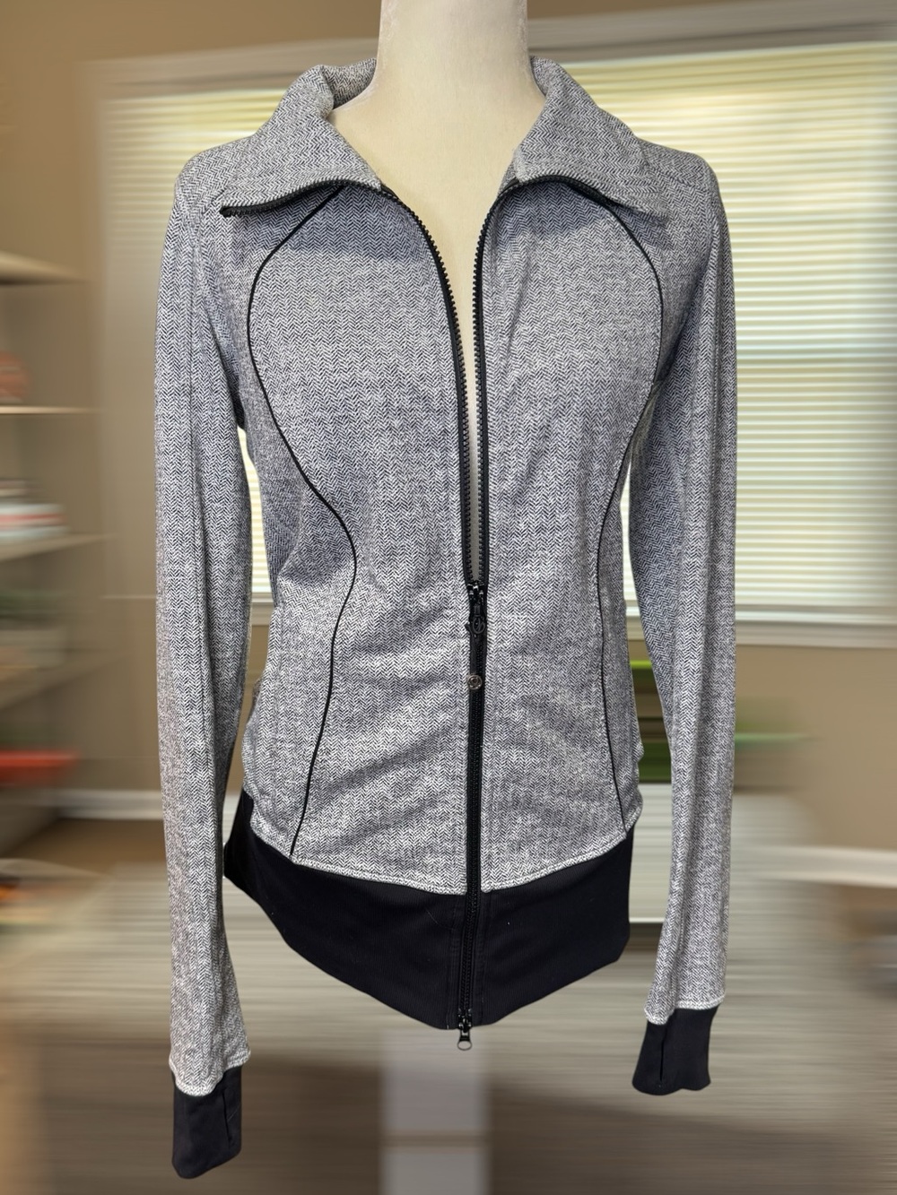 Lululemon - Picture 5 of 9